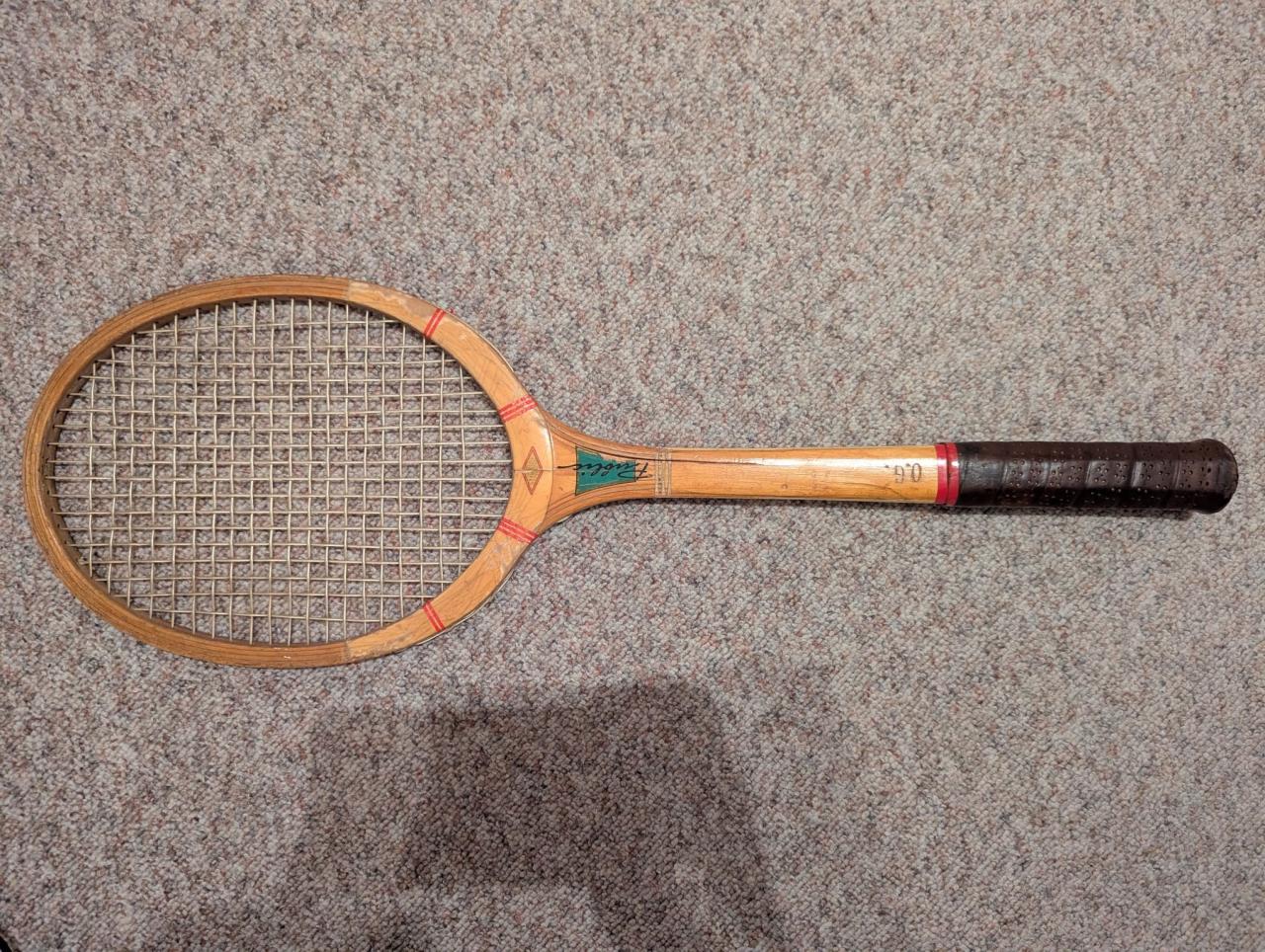 Klicke auf die Grafik für eine vergrößerte Ansicht

Name: Schläger_1_2.jpg
Ansichten: 0
Größe: 305,8 KB
ID: 755832